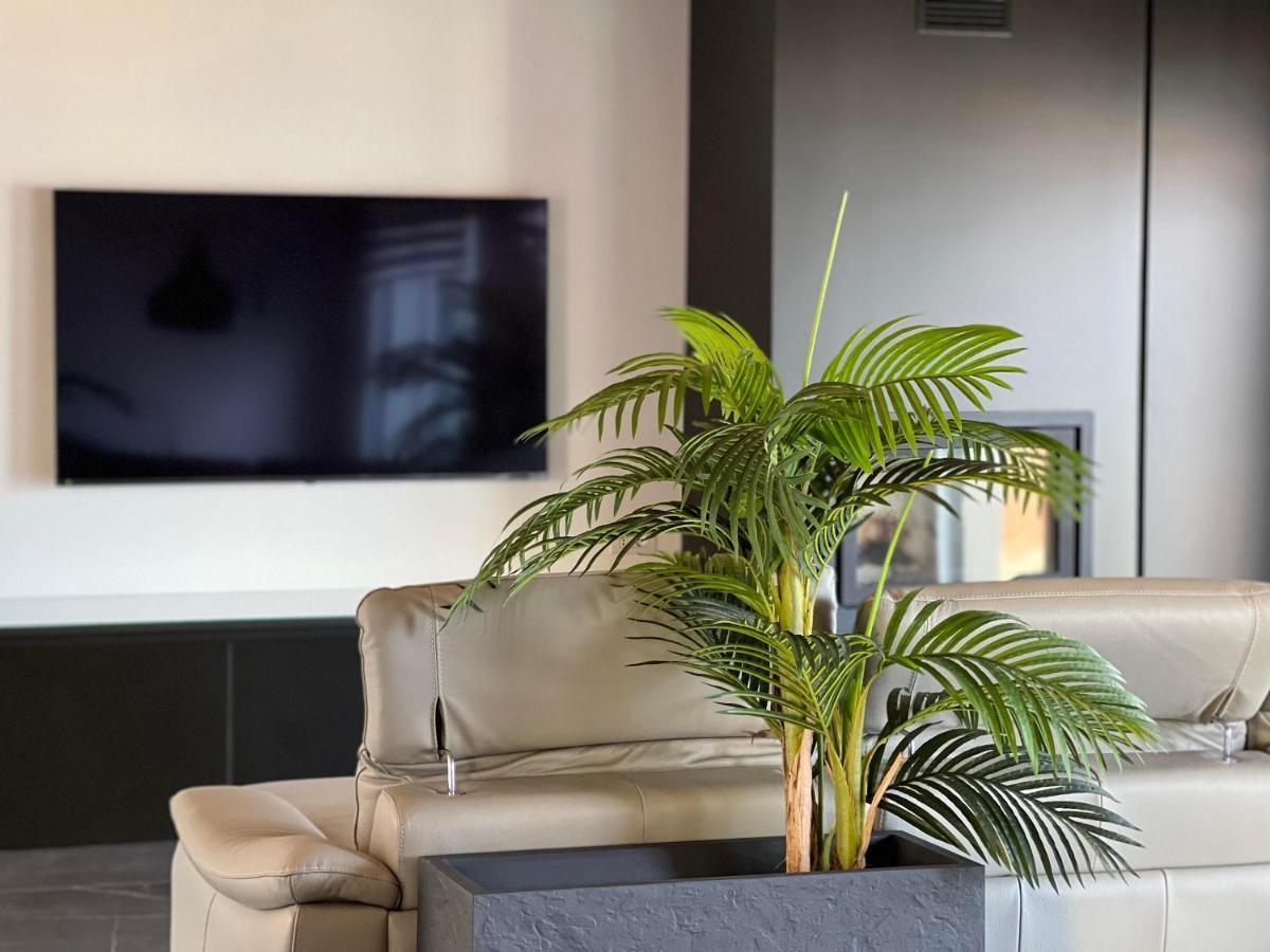 לצנו Luxury Lakefront Penthouse מראה חיצוני תמונה