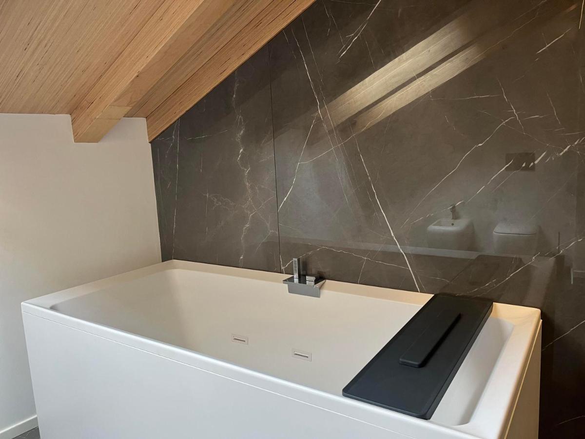 לצנו Luxury Lakefront Penthouse מראה חיצוני תמונה