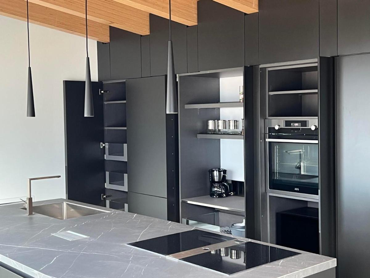 לצנו Luxury Lakefront Penthouse מראה חיצוני תמונה