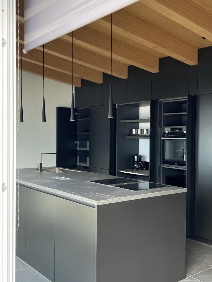 לצנו Luxury Lakefront Penthouse מראה חיצוני תמונה