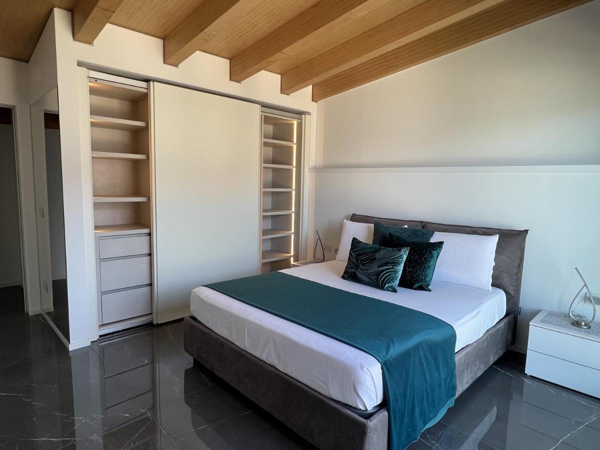 לצנו Luxury Lakefront Penthouse מראה חיצוני תמונה